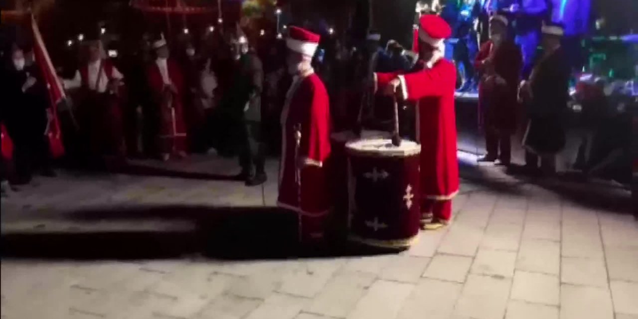 Türk büyüklerinin isimleri sıralandı. Vatandaşlar, Mustafa Kemal Atatürk’ün adının geçmemesine tepki gösterdi!