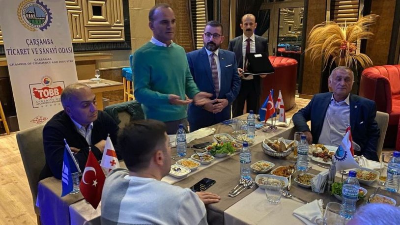 Müebbet hapis cezası almıştı... Firari isme AKP'li başkan tarafından plaket verildi