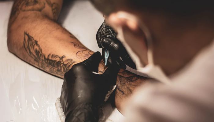 Katı kurallar gündemde! Dövme ve kalıcı makyajda yeni dönem