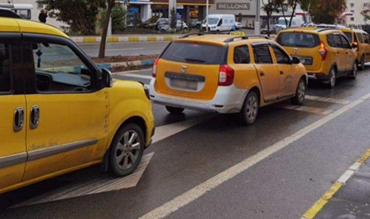 Akaryakıt fiyatları cep yakıyor! Taksicilerden 'akaryakıta zam' eylemi