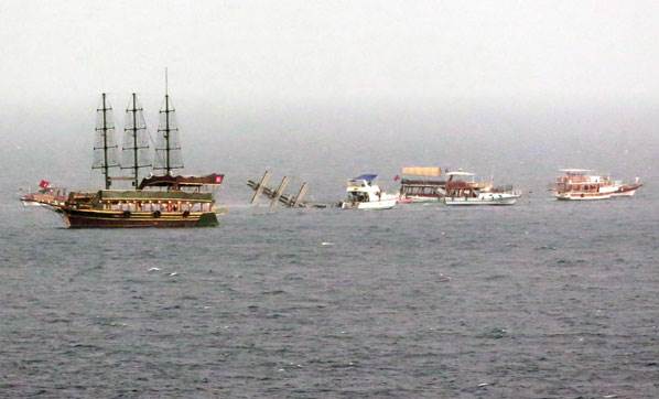Son dakika! Antalya'da tur teknesi battı