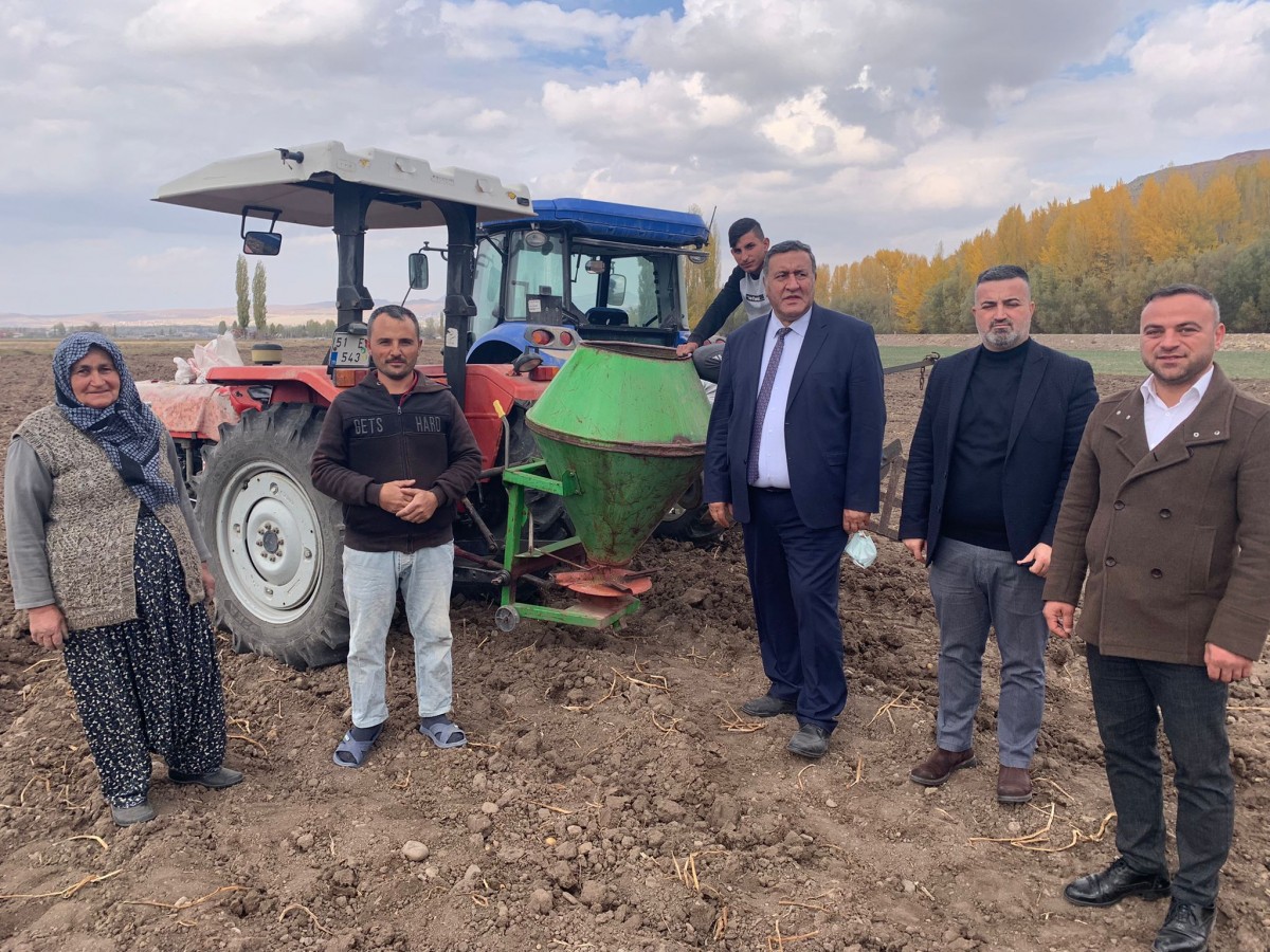 Zamlar üreticinin belini büktü, çiftçi  çareyi gübresiz ekim yapmakta buldu