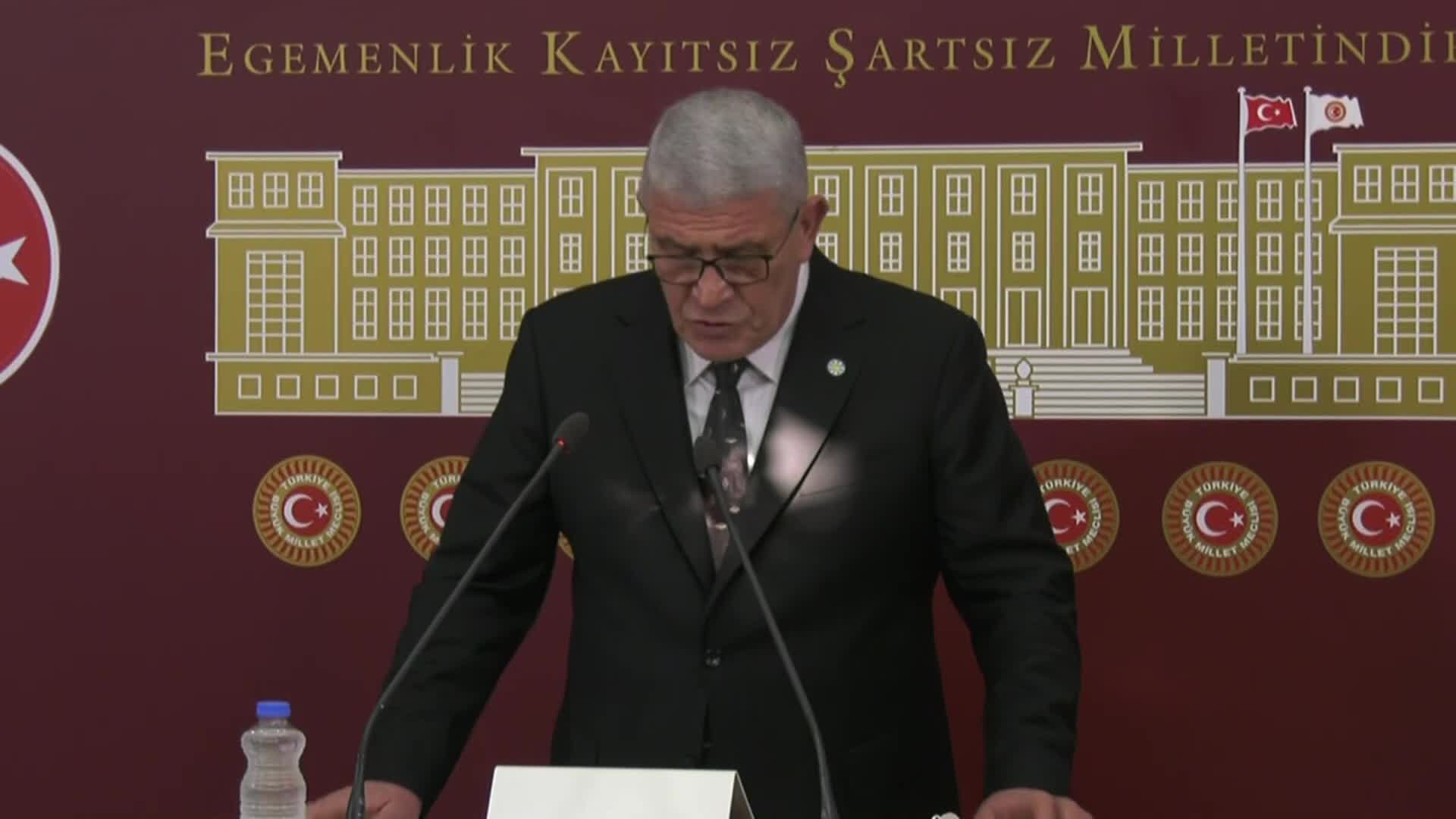 "AKP'nin 20 yıllık iktidarının özeti" dedi ve açıkladı: "Deneme yanılma, deneme yanılma, yanılma, yanılma, yanılma"