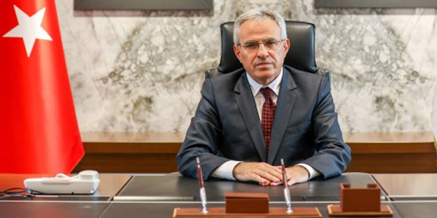 Önsözünü AKP'nin gözdelerinden birine yazdırmış! Rektörün yazdığı kitapta sayfa sayfa intihal yaptığı ortaya çıktı