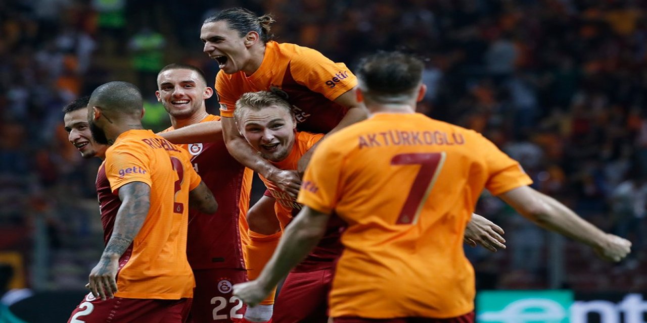 Galatasaray tur kapısını araladı