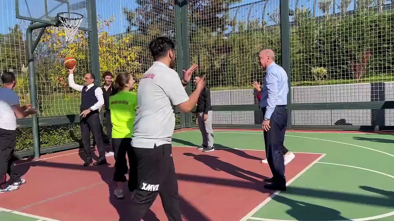 Danışmanı video paylaştı: "Erdoğan, gençleri görünce dayanamayıp..."