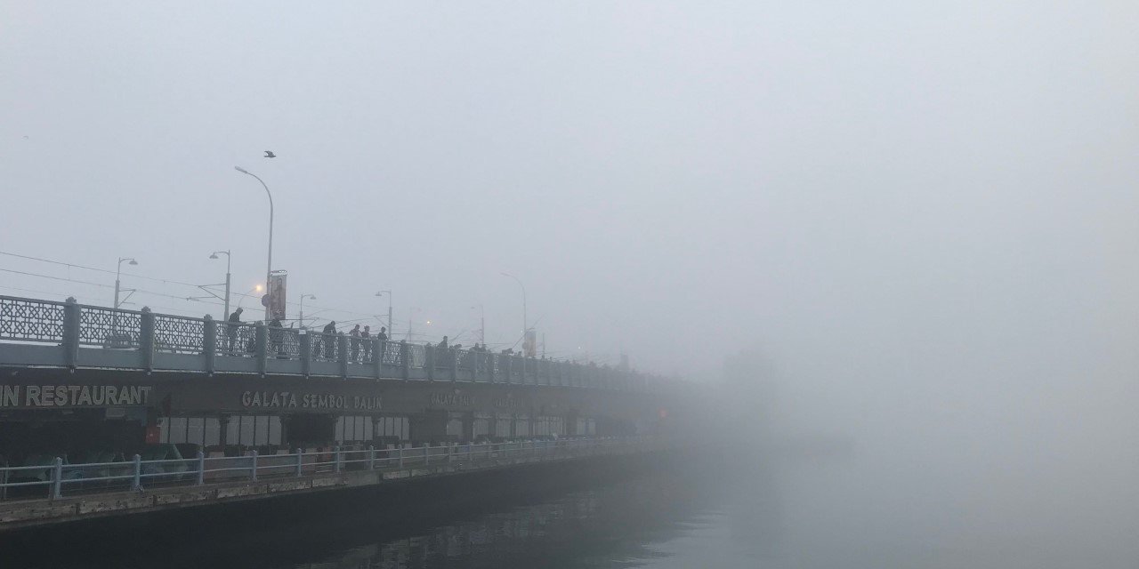 İstanbul sis altında: Seferler iptal oldu, Kız Kulesi kayboldu
