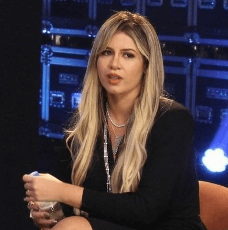 Bütün ülke onun için ağlıyor: Ünlü şarkıcı uçak kazasında hayatını kaybetti