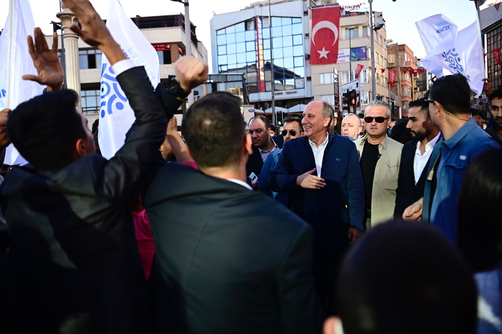 Muharrem İnce'den yaylım ateşi: “Medya bitmiş. Bak şimdi burada konuşuyorum..."