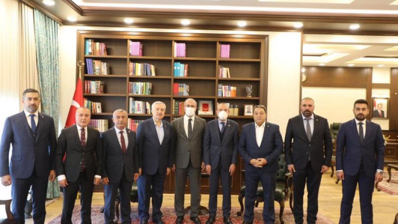 Ekrem İmamoğlu'nun ziyaret talebine yanıt vermemişti: Vali, MHP heyetini makamında ağırladı