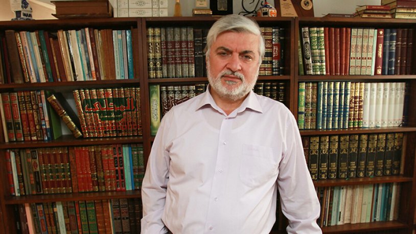 Yeni Şafak yazarından tepki çekecek açıklama: Erkek, karısının çalışmasına izin vermeyebilir