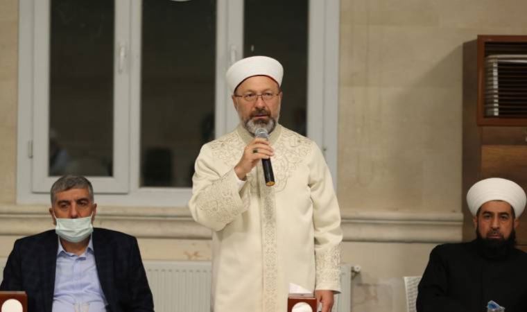 Diyanet Başkanı Erbaş yine sosyal medyayı hedef aldı: "İnsanlar bilinçli olarak dinden uzaklaştırılıyor"