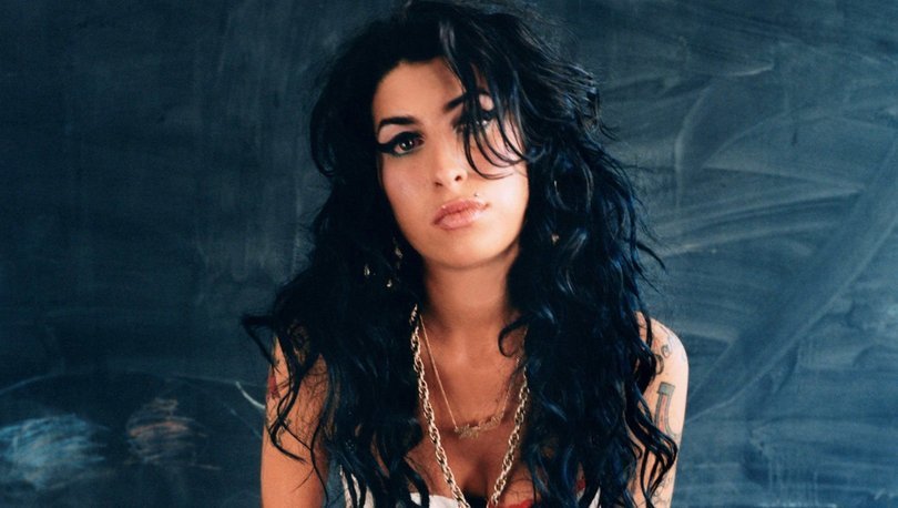 Amy Winehouse’un elbisesi rekor fiyata satıldı
