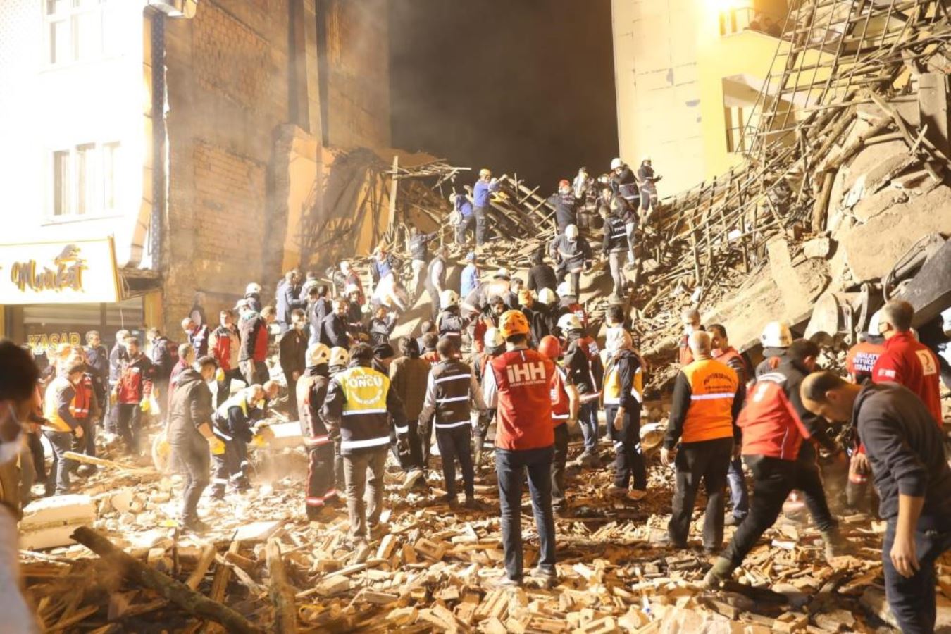 Malatya'daki enkazdan sağ çıktı; dehşet anlarını anlattı