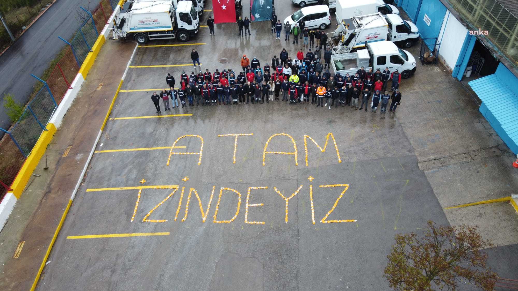 İzmit Belediyesi'nin temizlik işçileri eldivenleriyle yazdı: "Atam İzindeyiz"