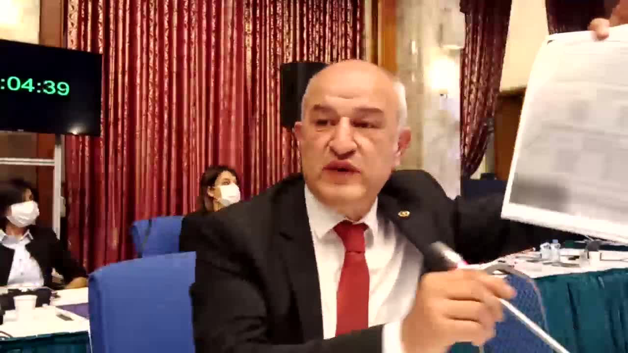 CHP'li vekil Sayıştay raporlarını hatırlattı ve Bakan Derya Yanık'a sordu: "İstifa etmeyi düşünüyor musunuz?"