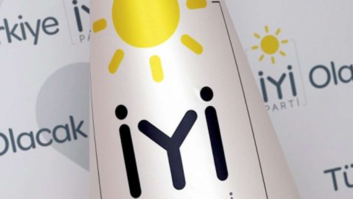 İYİ Parti'de deprem: Başkan istifa ettiğini duyurdu