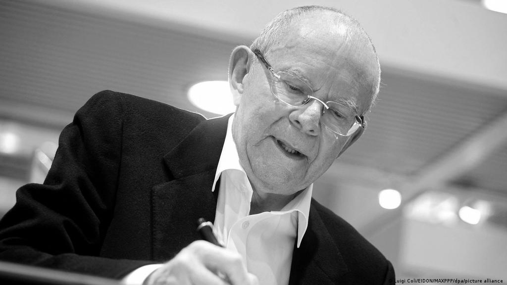 Ünlü yazar hayatını kaybetti