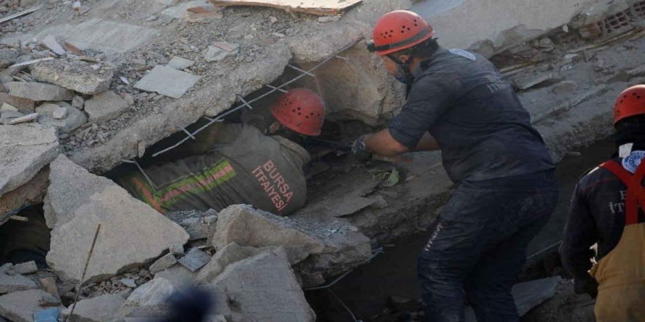İzmir depreminde can kaybı yükseliyor! Hayatını kaybedenlerin sayısı 110'a yükseldi