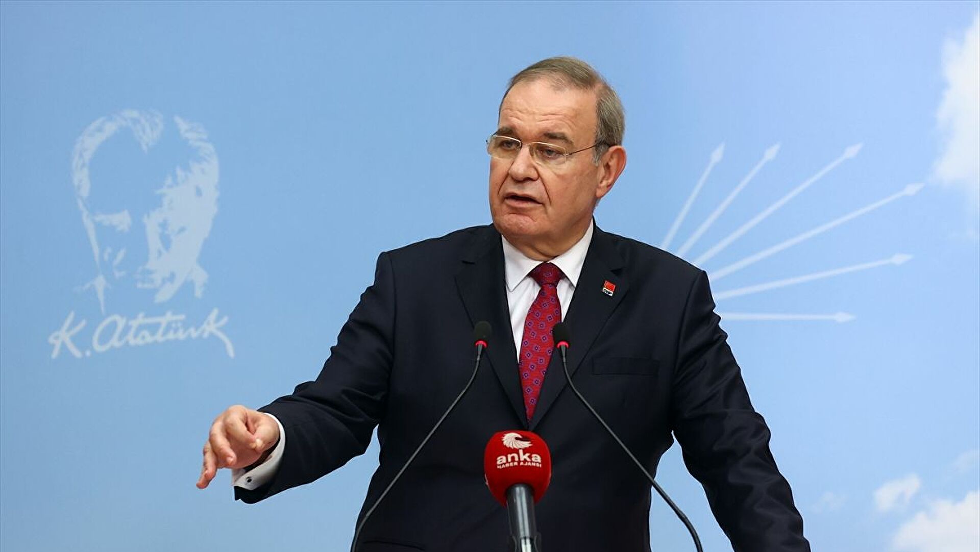 Faik Öztrak'tan Erdoğan'a: "Kendisine 'ekonomist' diyor, halkımız diplomasını görmek istiyor"