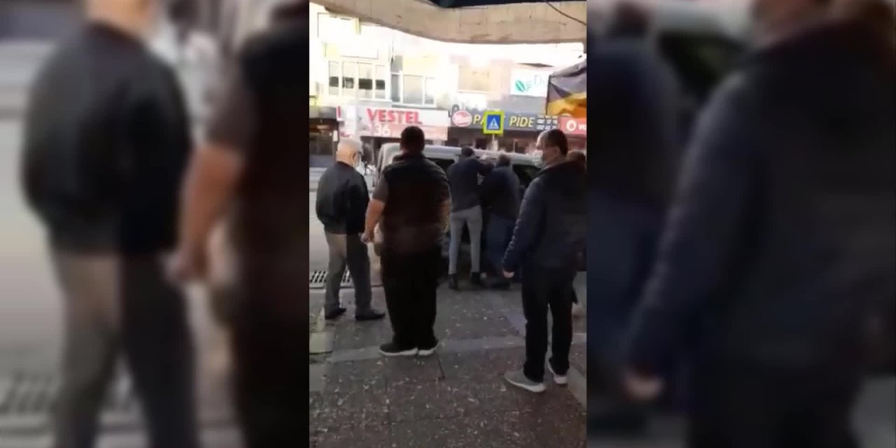 İzmir'de İYİ Parti standına saldırı