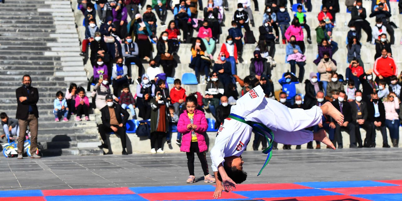 Ankara Büyükşehir Belediyesi'nin “Eğitim ve Spora Destek Projesi” Keçiören Kuşcağız'da başladı