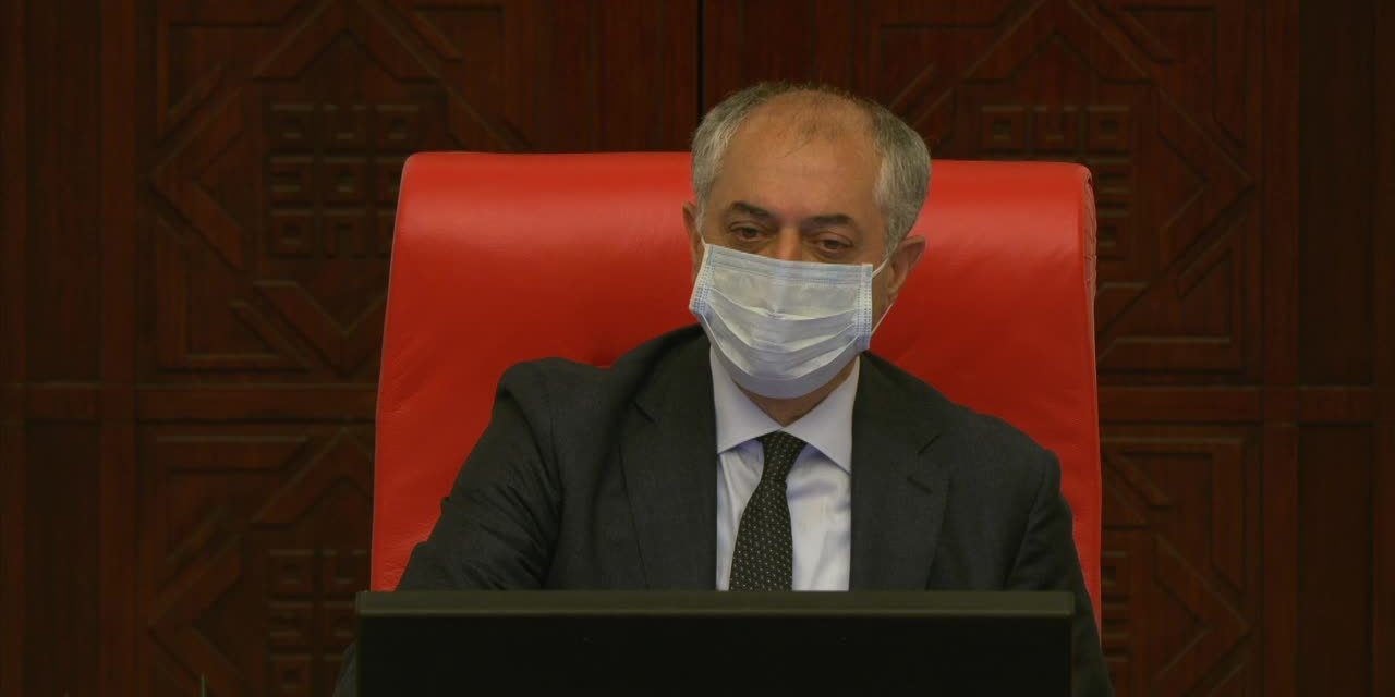 Dinleyici locasından 'Rabia' işareti: TBMM Genel Kurulu'nda tartışma yarattı