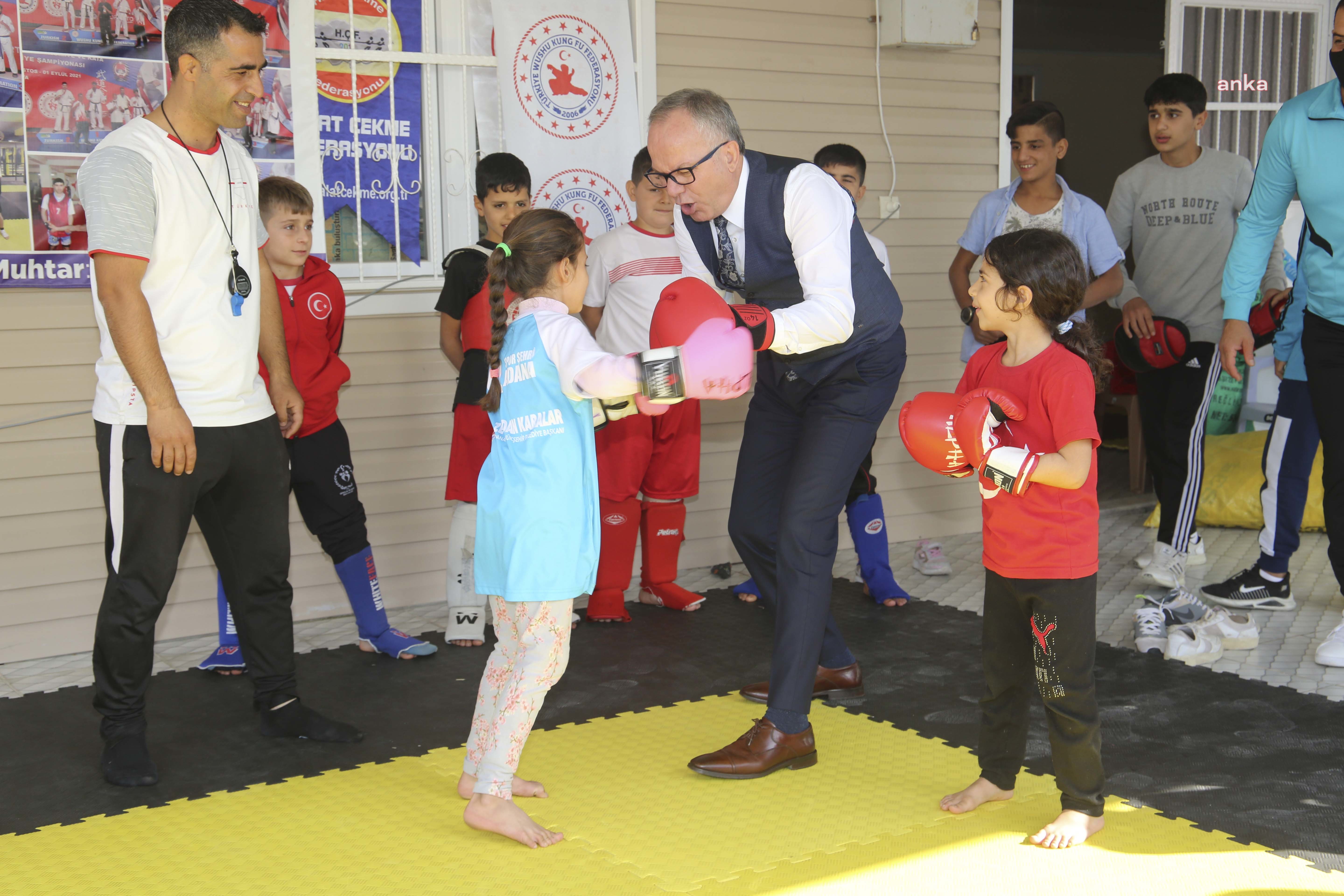 Adana Büyükşehir Belediyesi Güzelevler Mahallesi'nde çocuk şenliği düzenledi