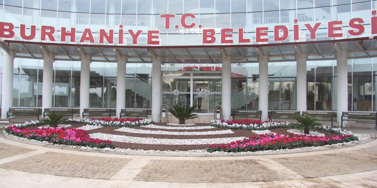 Burhaniye Belediyesi'nden meydan ve parklara ücretsiz internet hizmeti