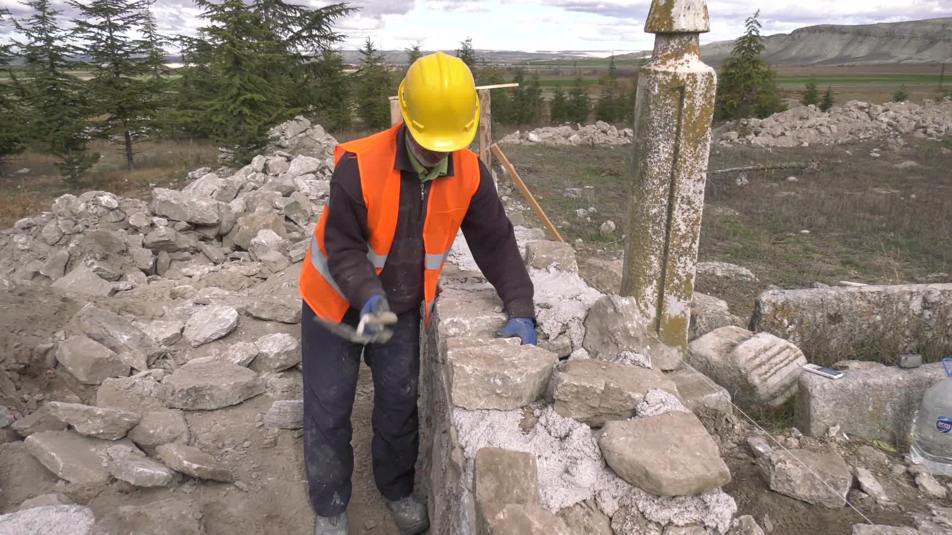 Ankara'nın tarihi çeşme ve türbelerinde restorasyon çalışması