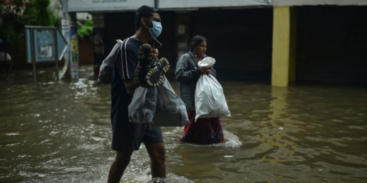 Hindistan'ı sel vurdu: 35 ölü, 100'den fazla kayıp