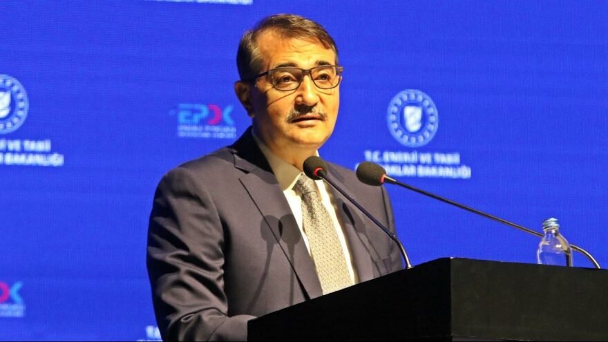 Enerji Bakanı Fatih Dönmez 'kış saati' eleştirilerine yanıt verdi: "İşleri ile gündeme gelemeyenlerin tek işi sağa sola sataşmak"