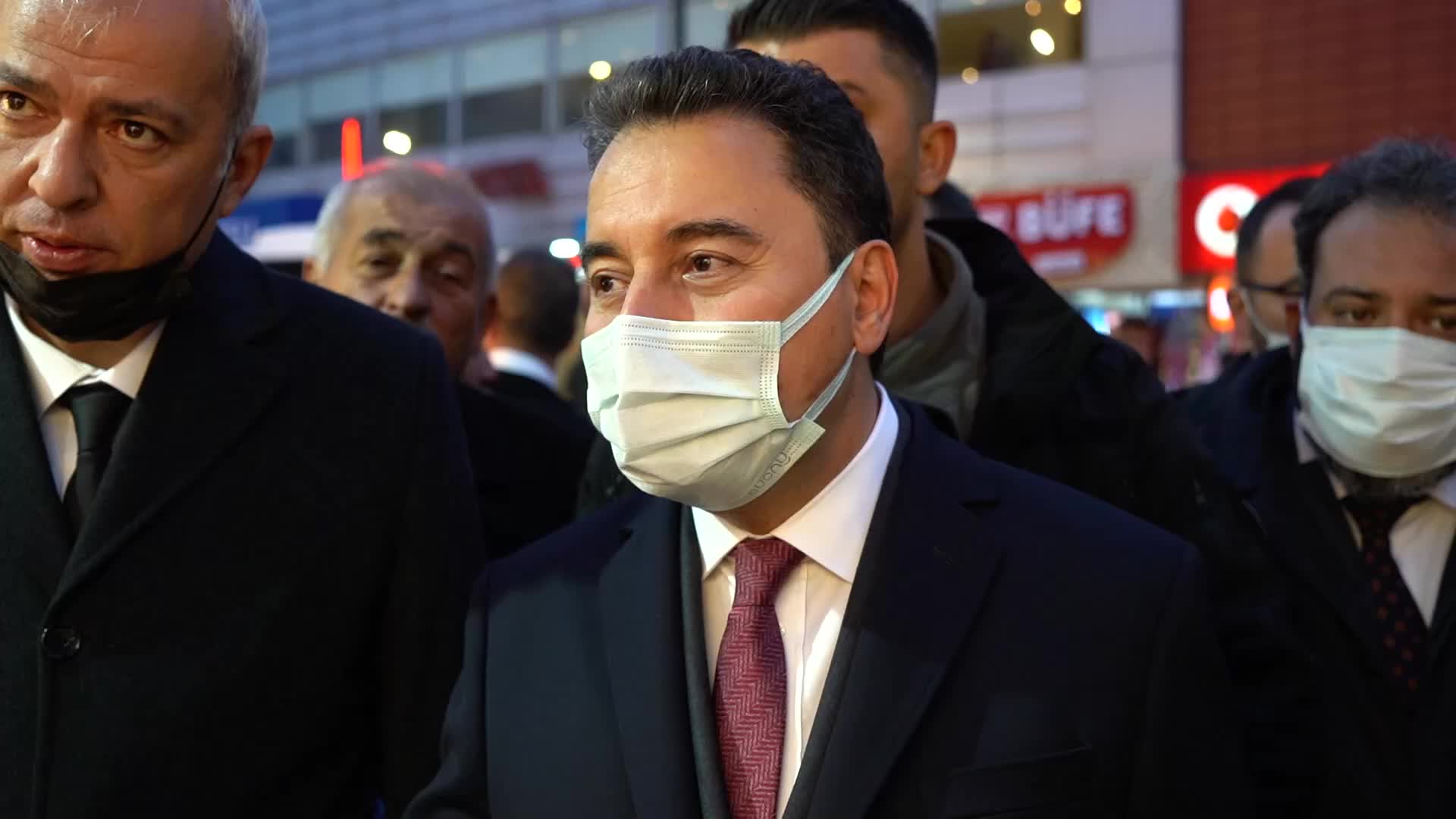 Babacan'dan 'Geçinemiyoruz' diyen yurttaşa: "Yöneten kadrolar işin ehli olmayınca öyle oluyor"
