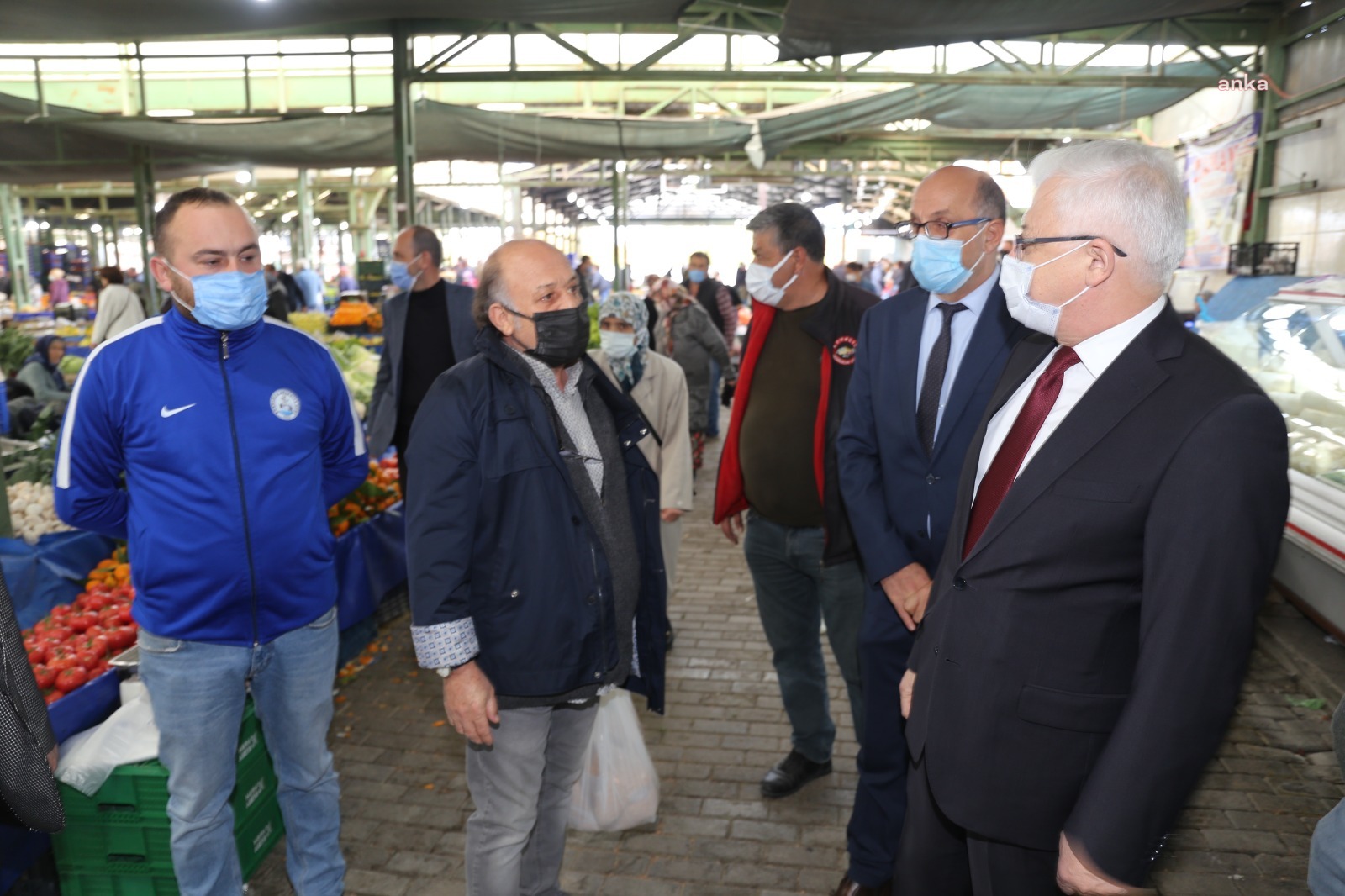 Burhaniye Belediye Başkanı Deveciler'den pazar esnafına ziyaret