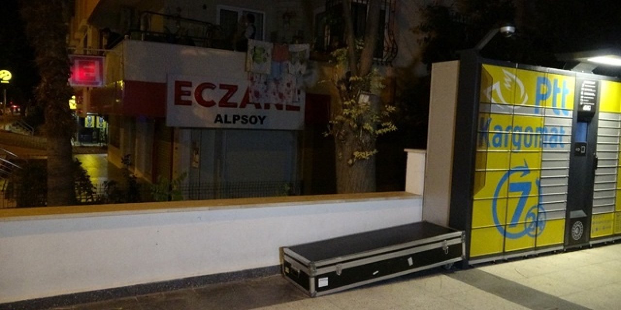 2 metrelik müzik aleti kutusu polisi alarma geçirdi