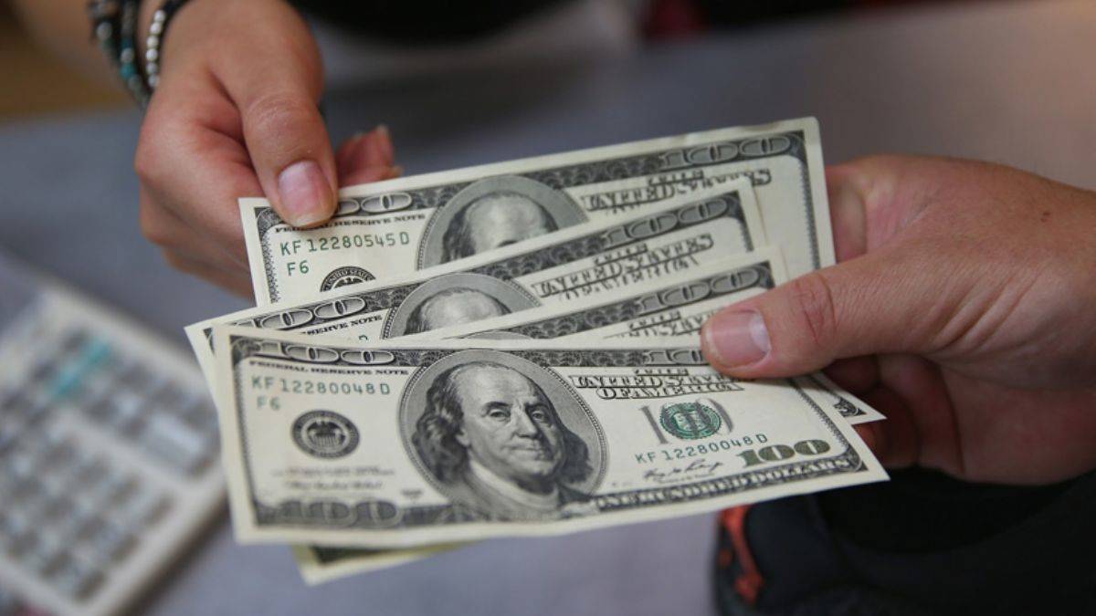 Piyasalar alt üst oldu! Döviz büroları tahta kapattı