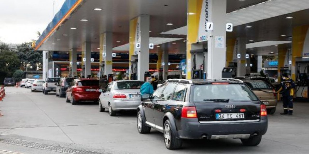 Akaryakıt istasyonlarında kuyruk! Büyük zam öncesi akın ettiler