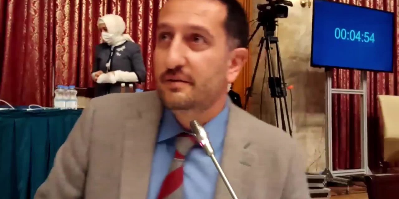 CHP'li Hakverdi: "Yurtsuz kalan öğrenciler, saraya yerleşecek şimdiden eşyalarınızı toplayın"