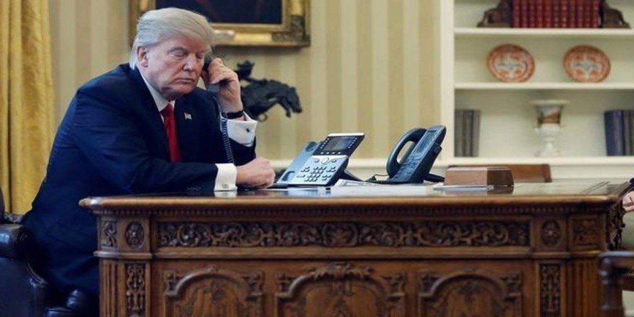 Trump karşıtı grup seçim sonuçlarını Beyaz Saray önüne takip ediyor