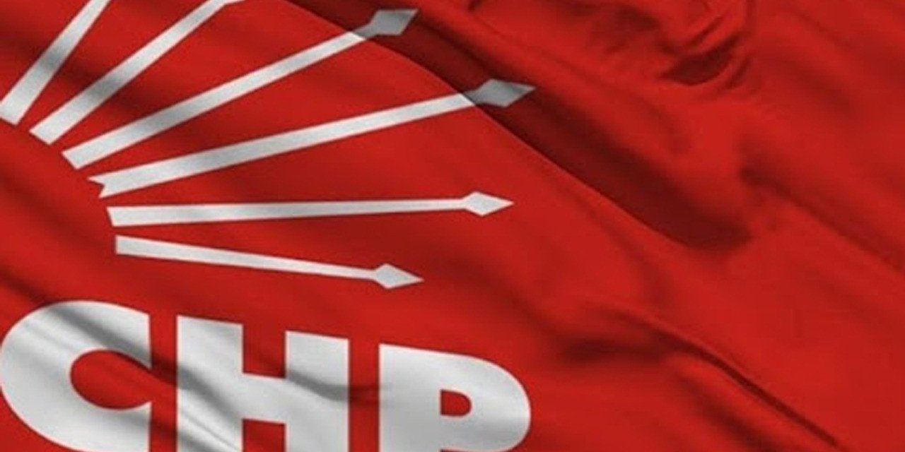Taşladılar, ateş yakıp duvarını işaretlediler! CHP’li yöneticinin eşine saldırı