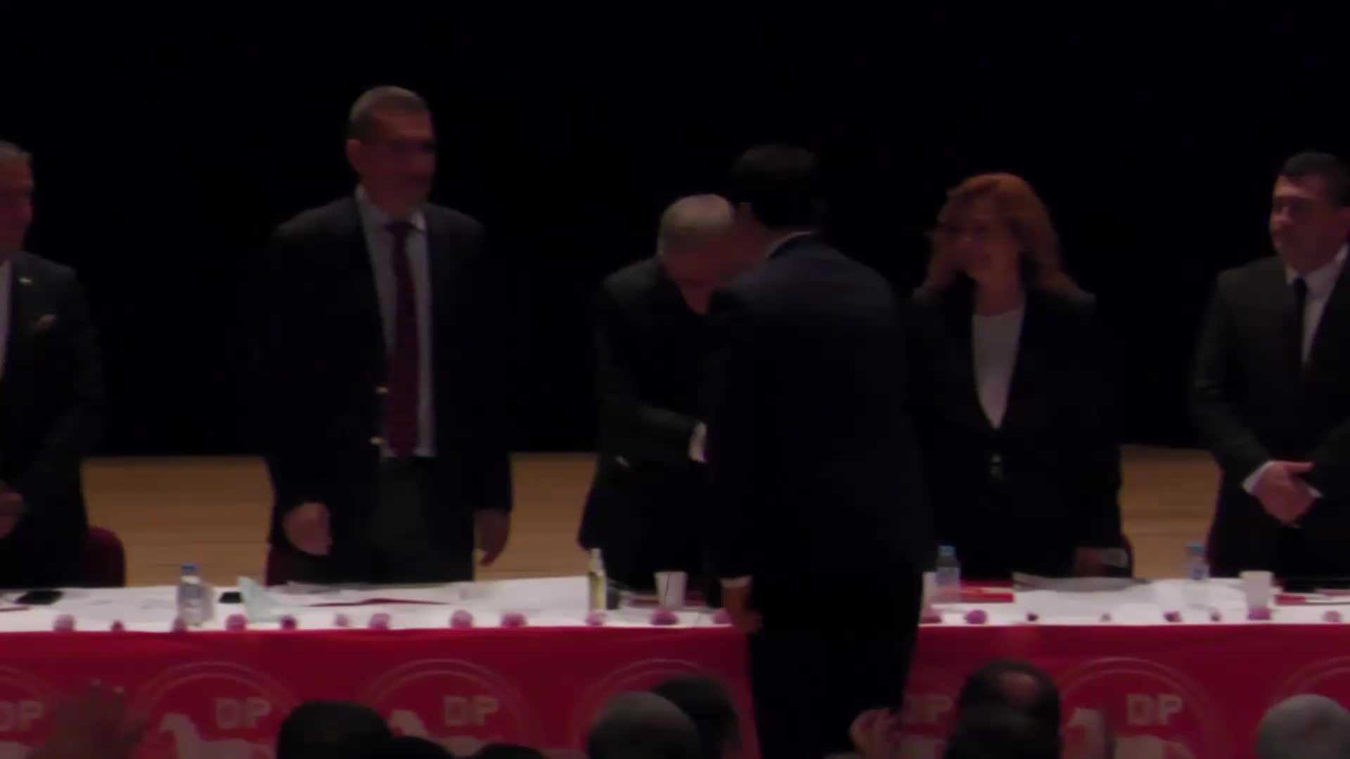 Gültekin Uysal: "Hesap sormak yerine madalya mı takacağız"