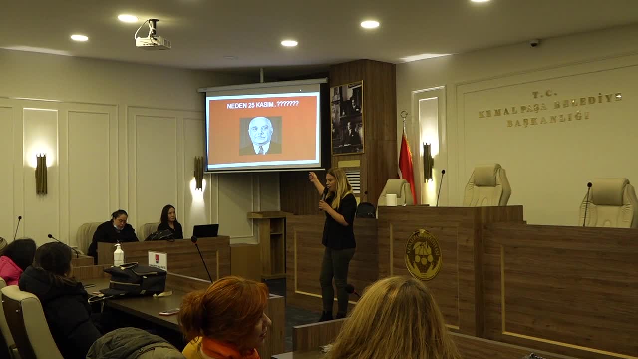 Kadına şiddete karşı Kemalpaşa'da protesto