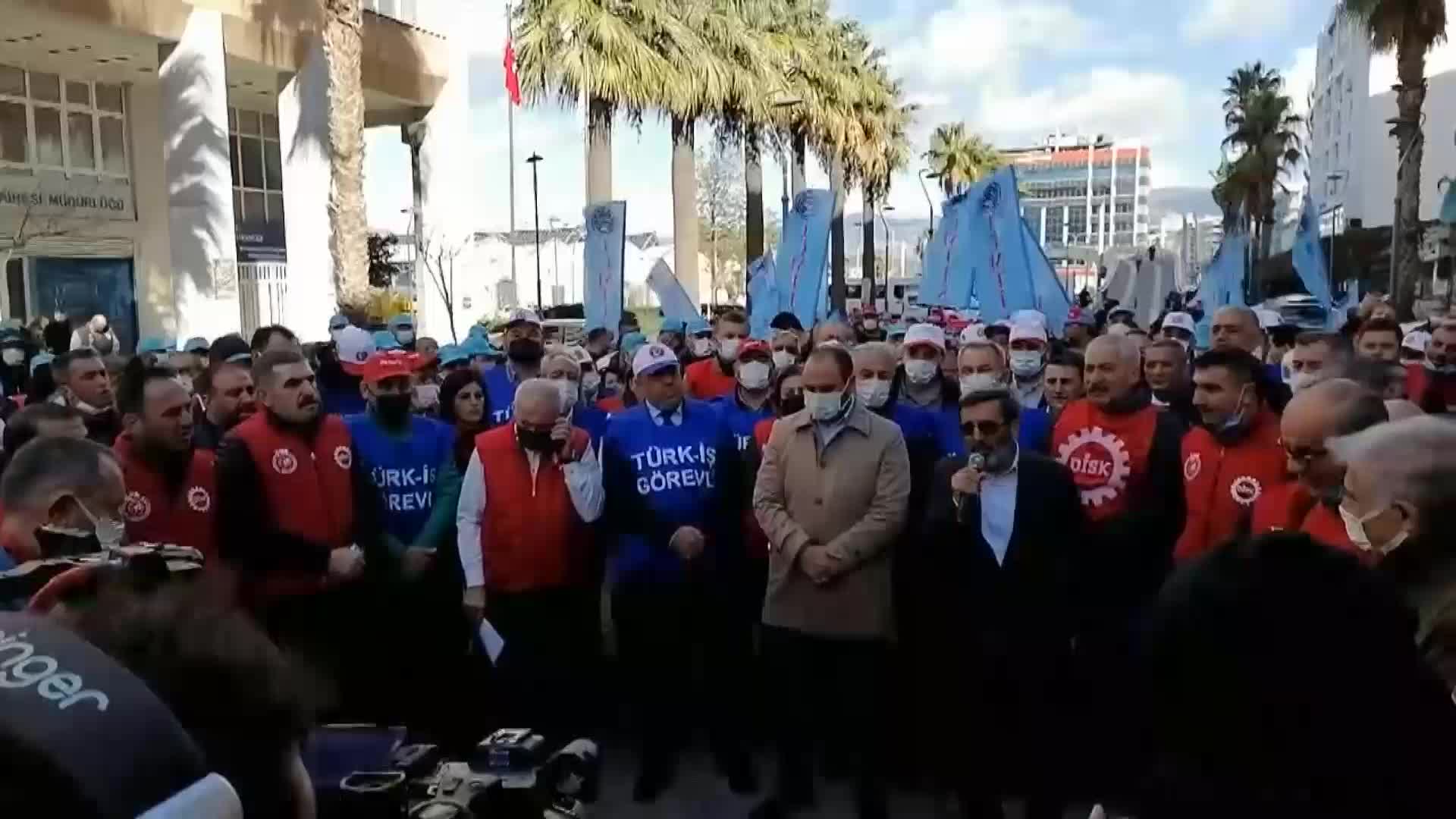 İzmir'de sendikalardan ortak açıklama: "İnsan onuruna yaraşır bir asgari ücret istiyoruz"