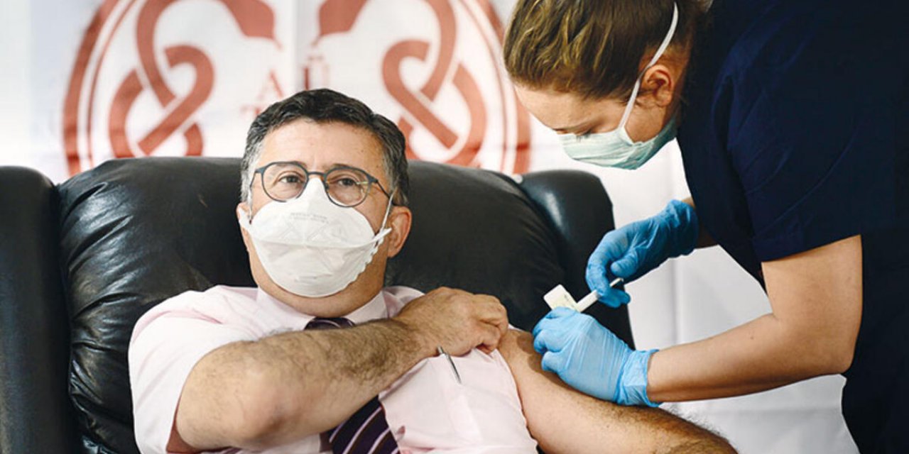 Koronavirüs aşı gönüllüsü profesörden flaş açıklama! Tamamen...