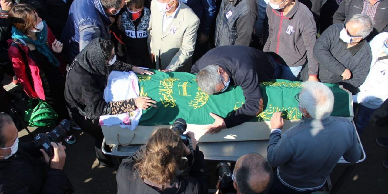 "Oğlum annene hoşçakal de..." Ayda'nın annesine acı veda!