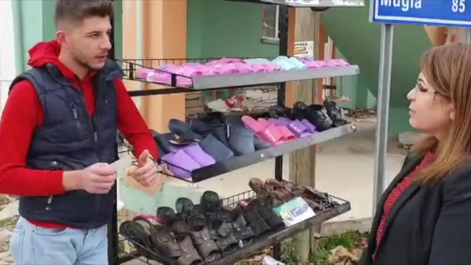 Denizlili pazarcı esnafı: "AK Parti’ye oy vere vere nasırlaştı. Bu parmağı keseceğim geliyor şimdi"