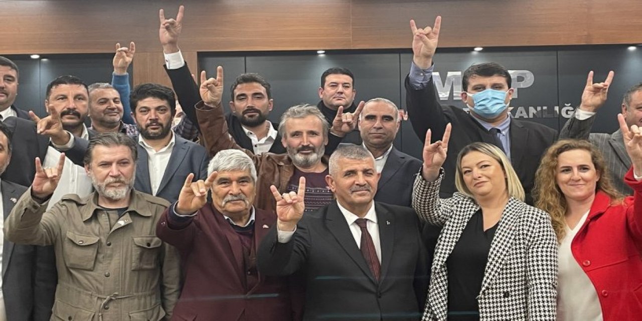 İYİ Parti'li 14 kişi istifa edip MHP'ye katıldı