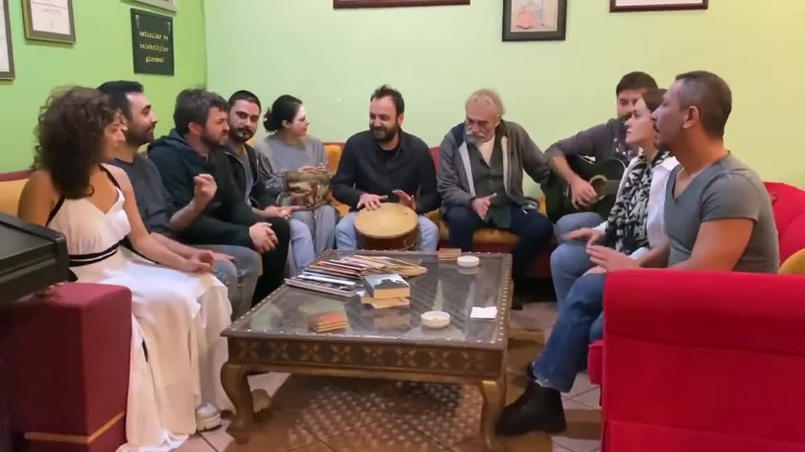 Haluk Bilginer ve Oyun Atölyesi Ekibi'nden "Cübbeli" remixi: "Öp beni, yut beni, Manyak manyak işler"