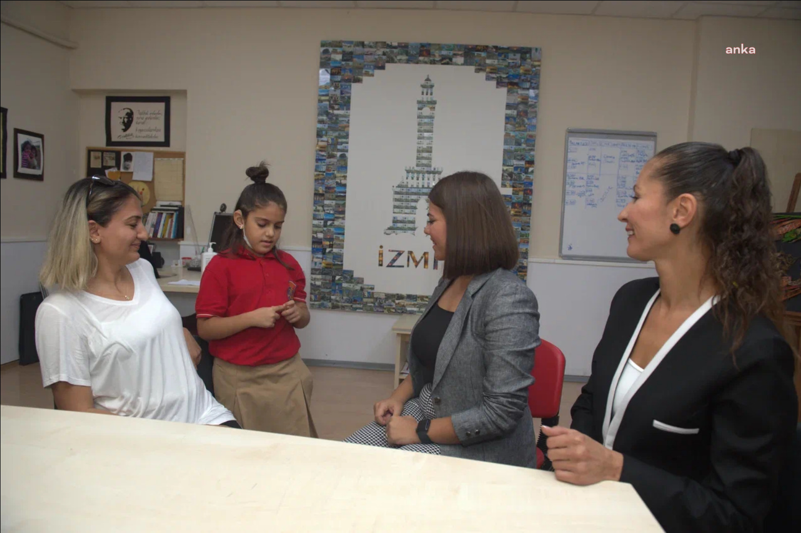 İzmir Büyükşehir'den işitme engelli ailelerin çocuklarına eğitim desteği