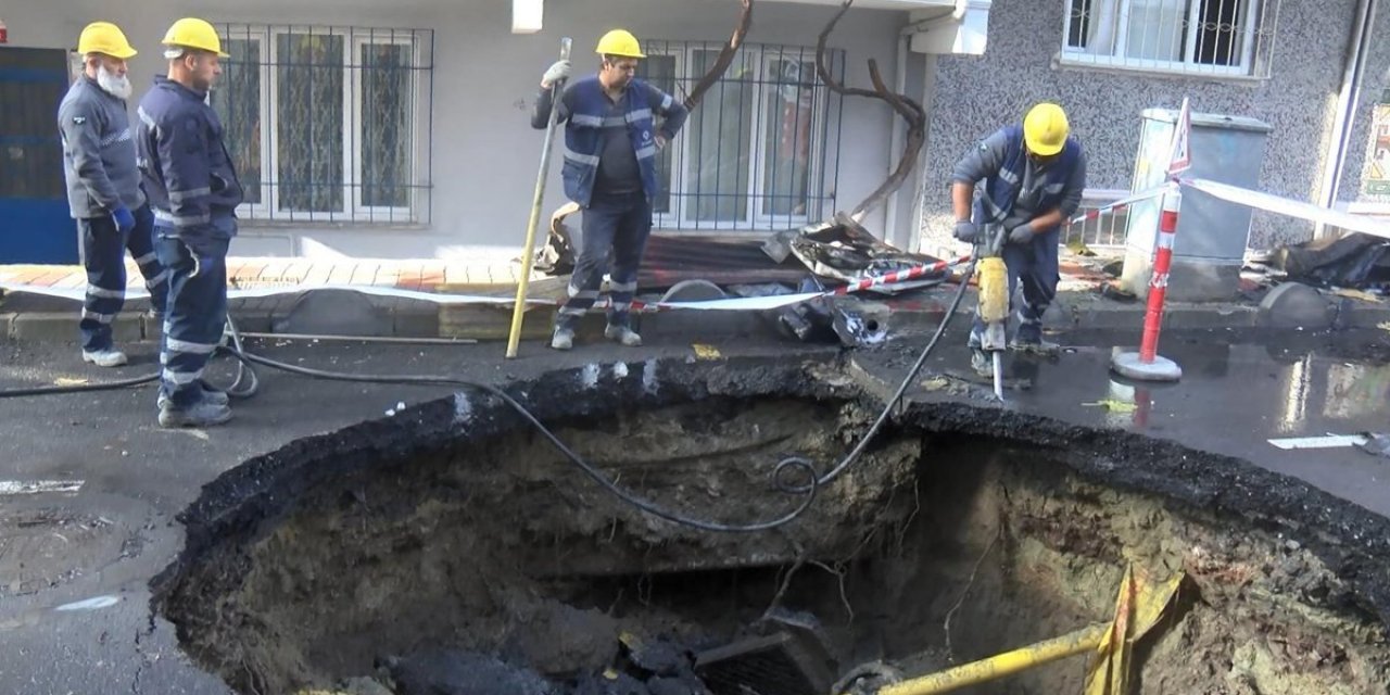 İstanbul’da patlama yaşanan binanın önündeki yol da çöktü